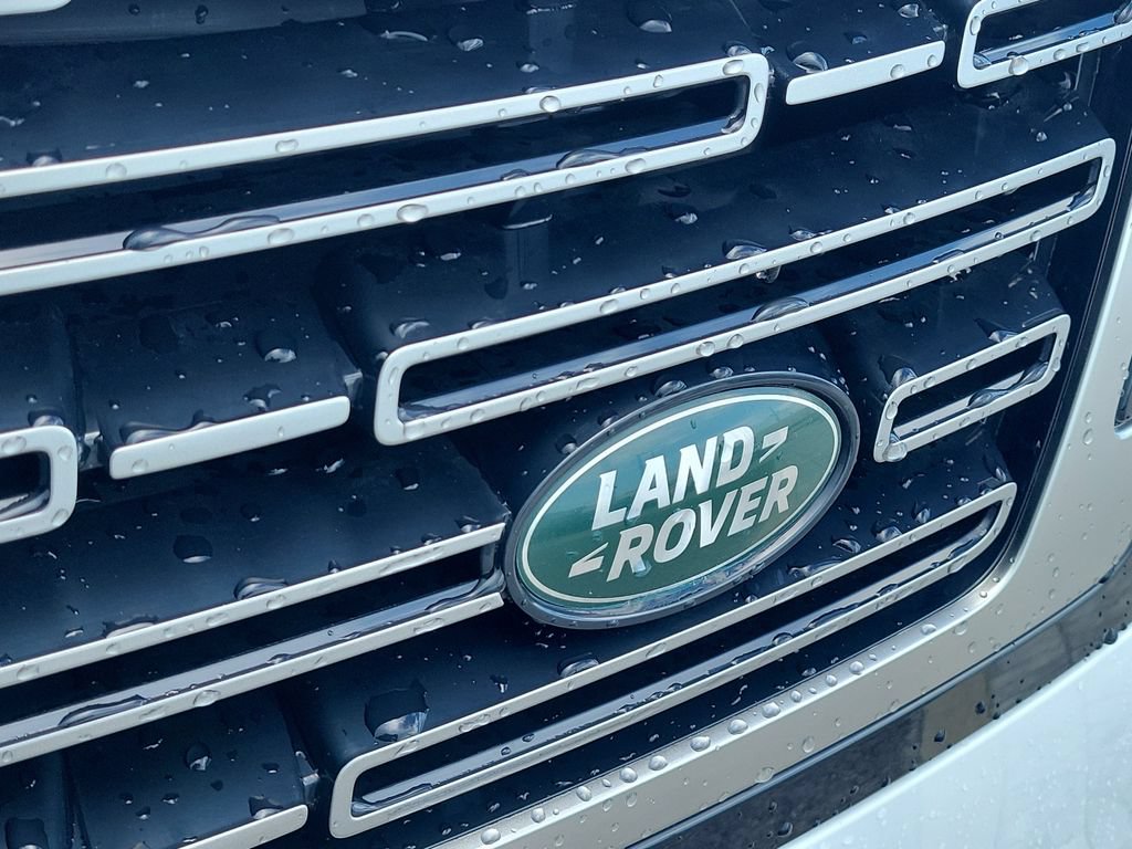 Used 2025 Land Rover Range Rover SE AWD/4WD image 10
