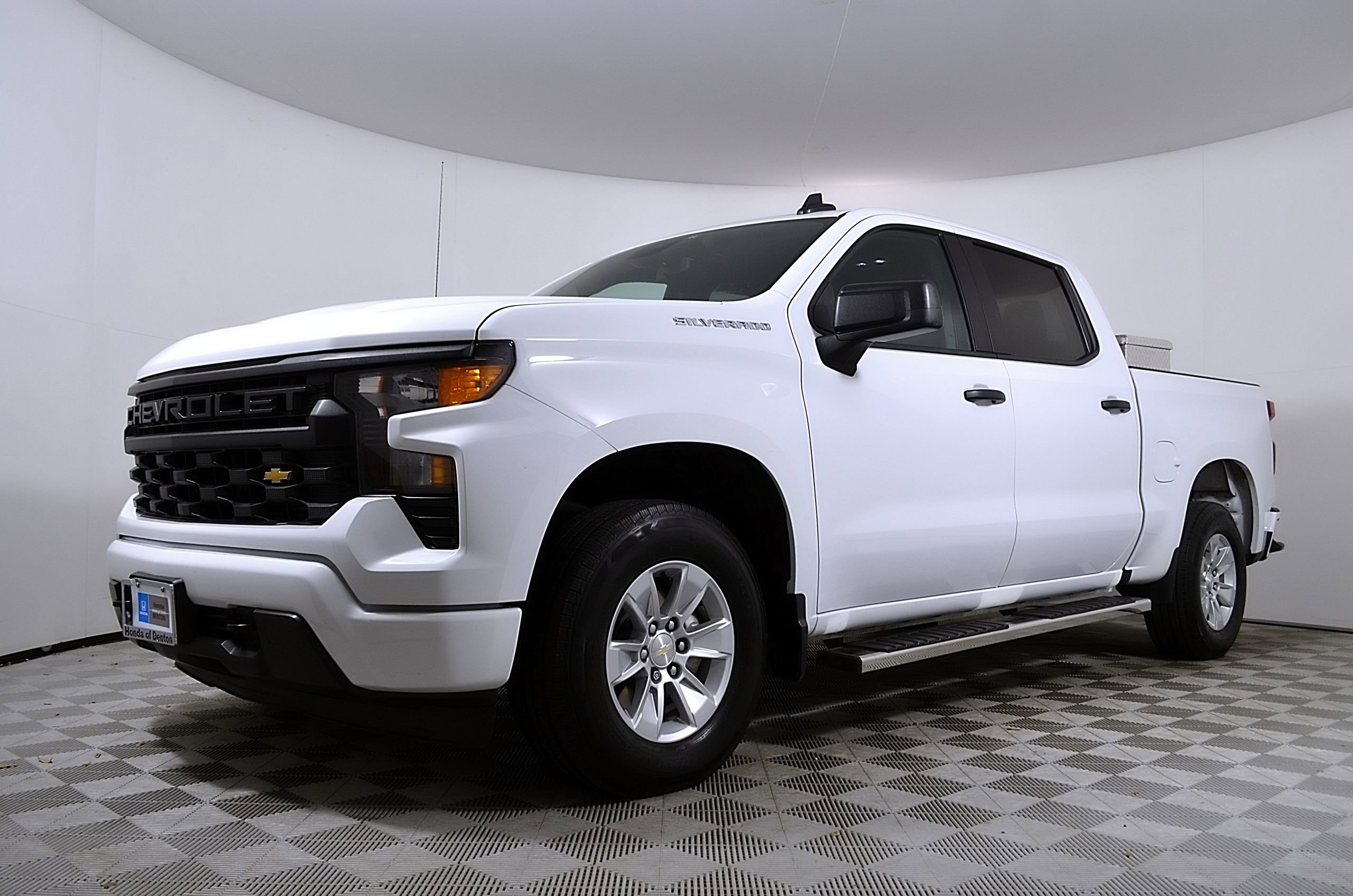 Used 2024 Chevrolet Silverado 1500 Custom RWD image 3