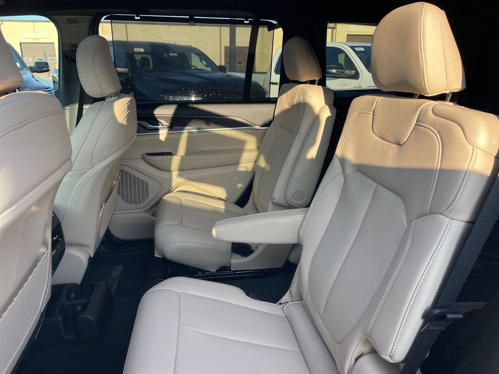 New 2025 Jeep Grand Cherokee L Limited w/ Luxury Tech Group II image 19