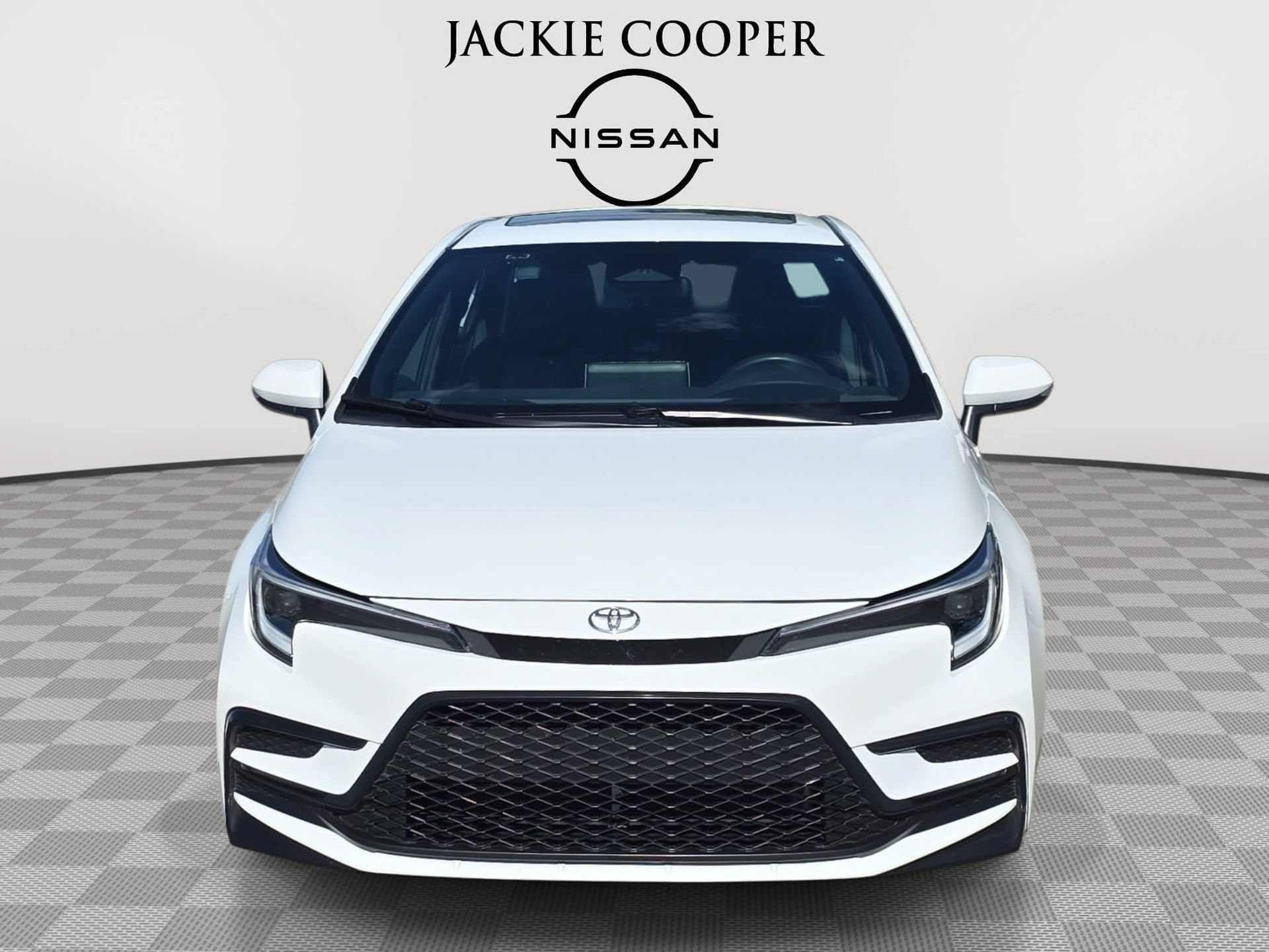 Used 2024 Toyota Corolla XSE FWD image 2