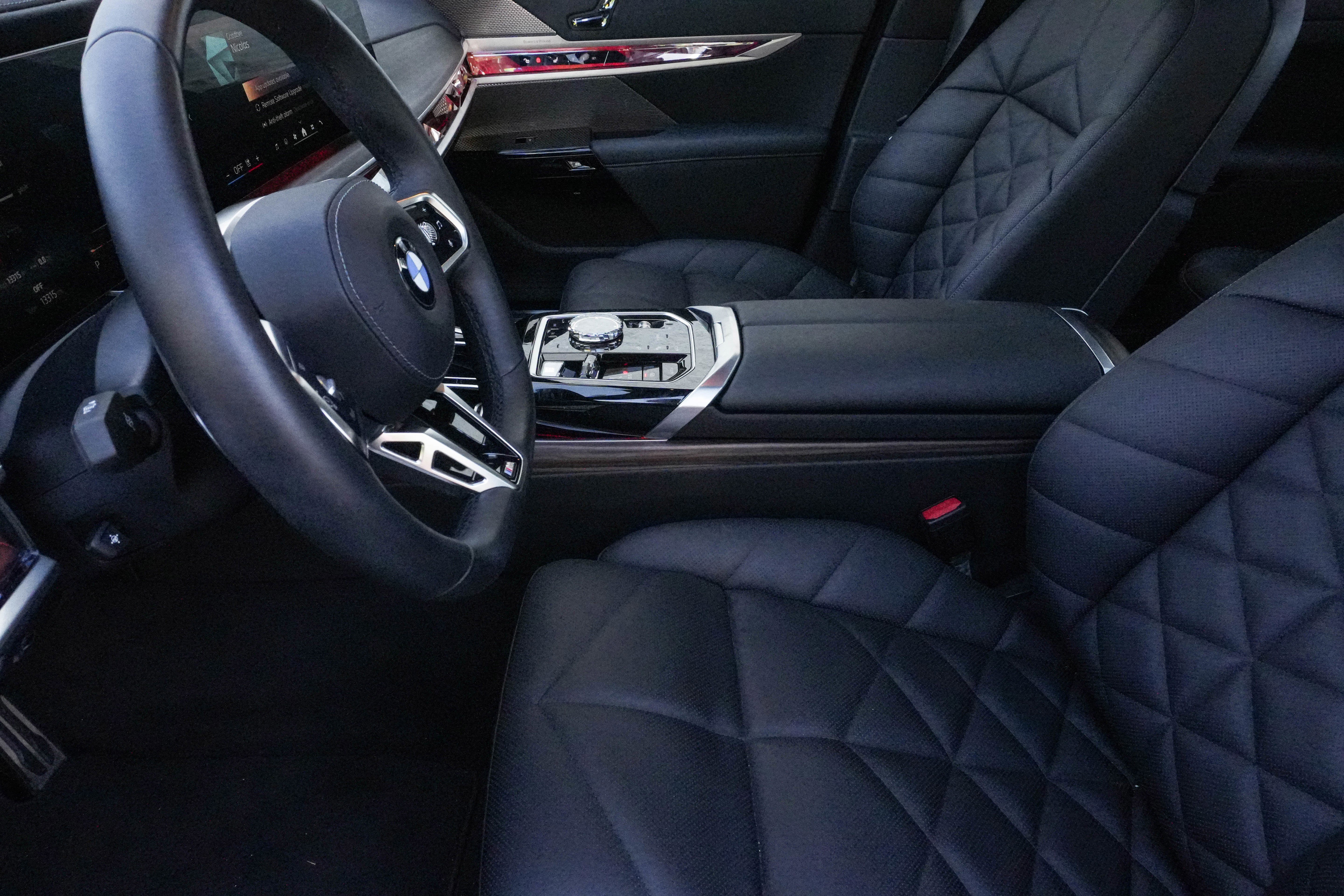 Certified 2024 BMW 740i RWD image 9