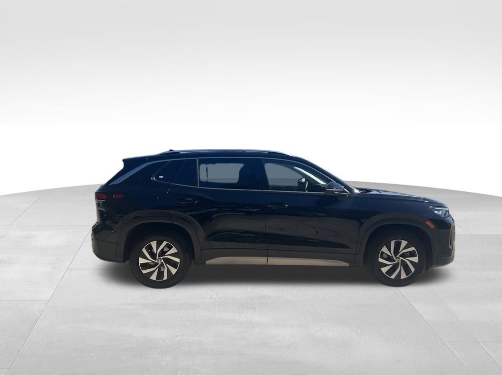 Used 2025 Volkswagen Tiguan S image 6