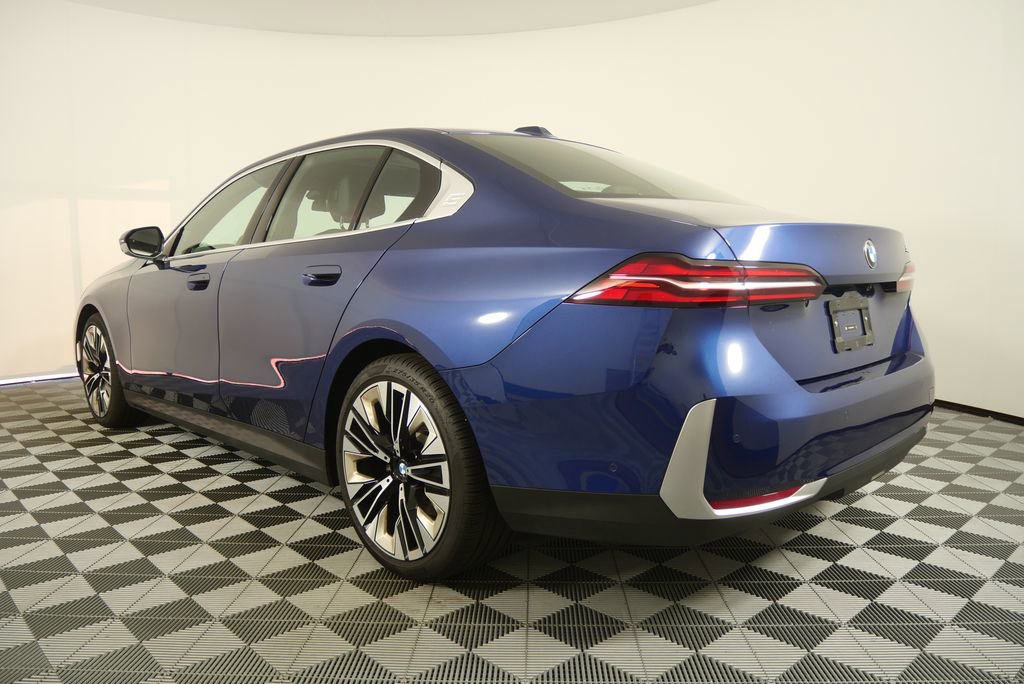 Certified 2026 BMW 530i RWD image 5