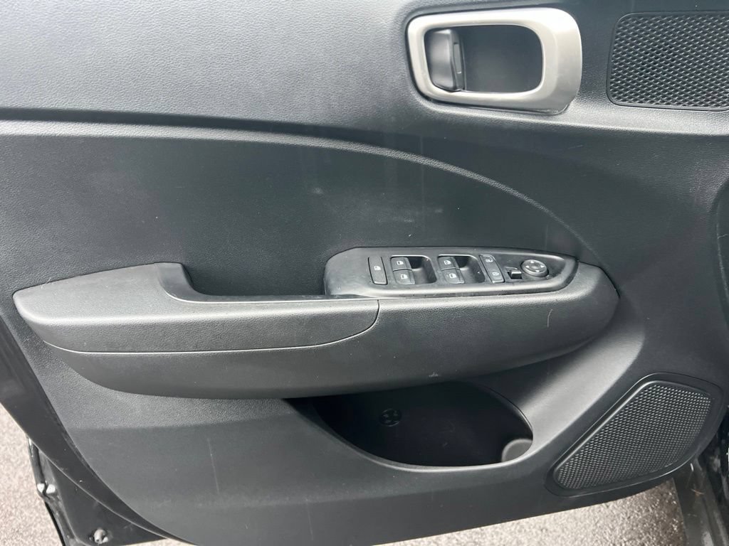 Certified 2024 Hyundai Venue SEL FWD image 11