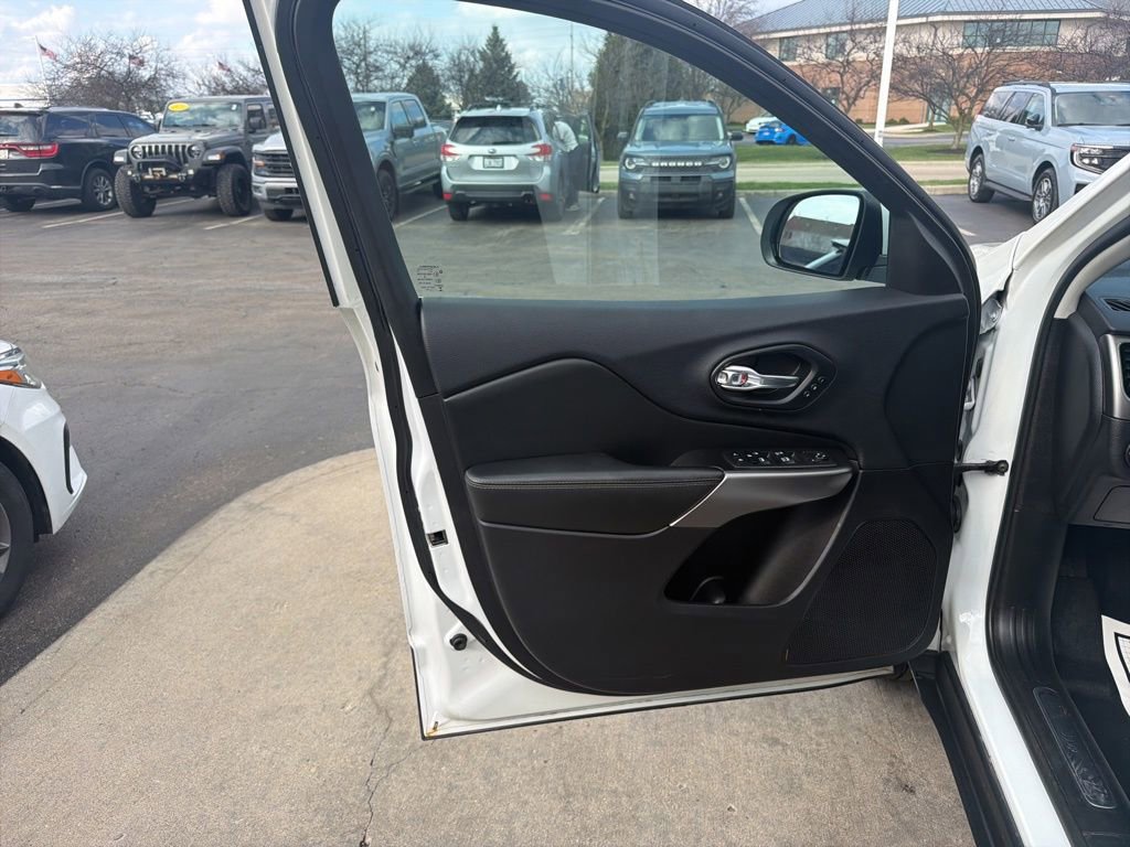 Used 2019 Jeep Cherokee Limited image 19