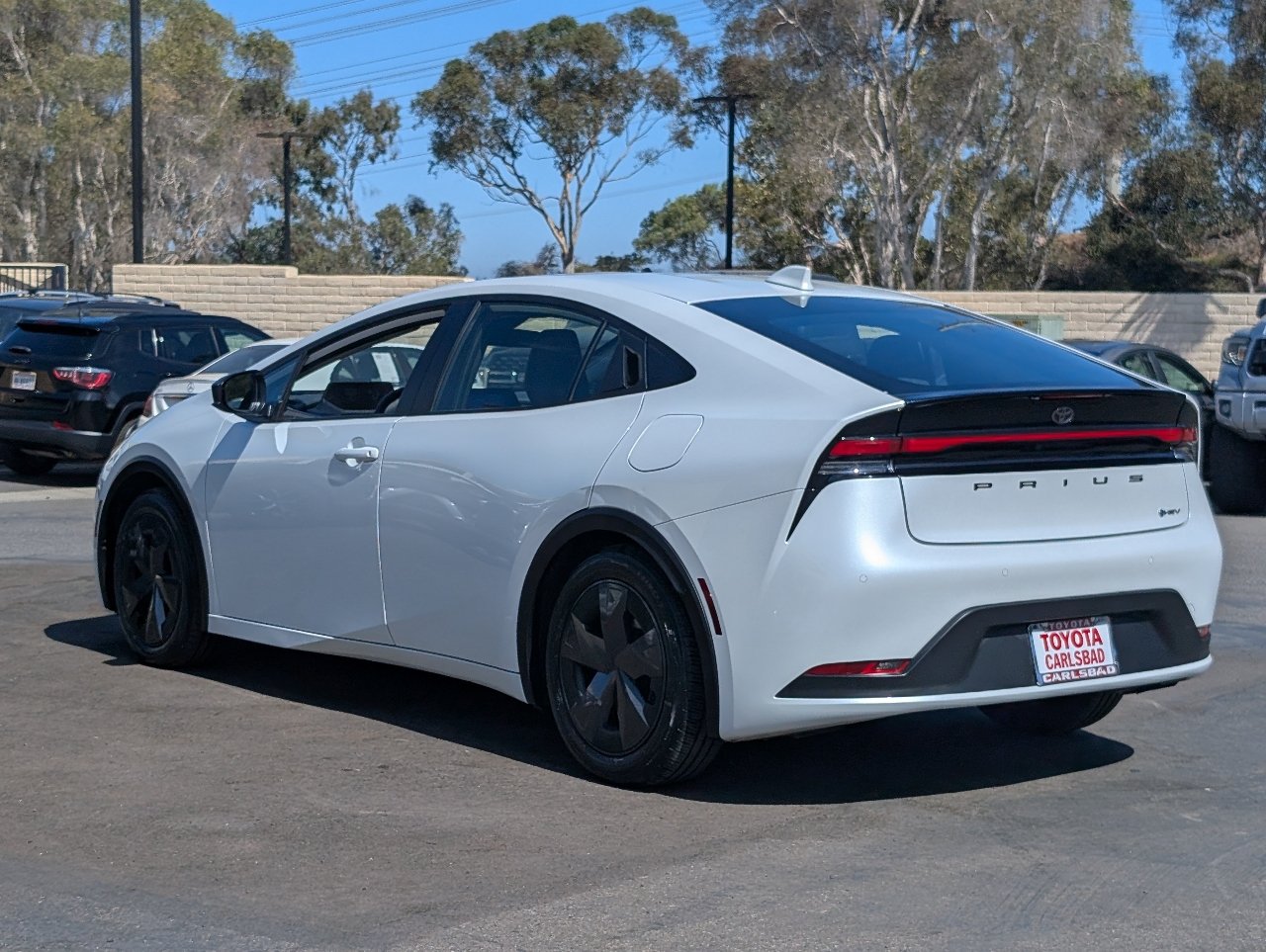 Used 2025 Toyota Prius LE FWD image 12