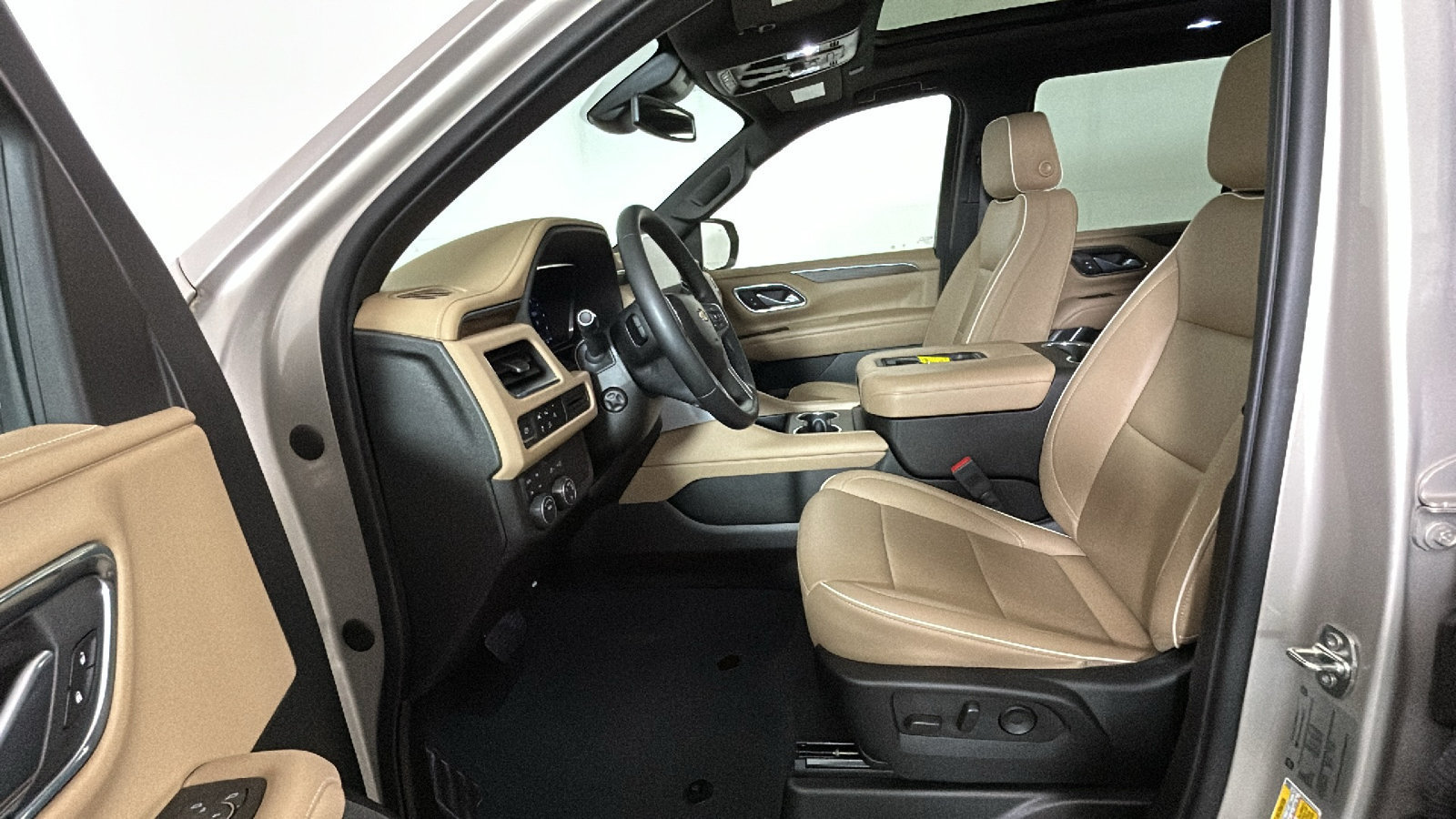 Used 2023 Chevrolet Tahoe Premier AWD/4WD image 13