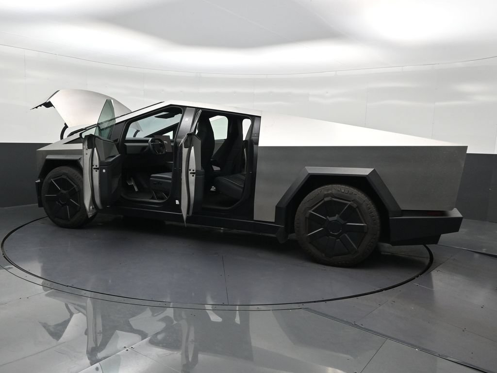 Used 2024 Tesla Cybertruck AWD Crew Cab image 33