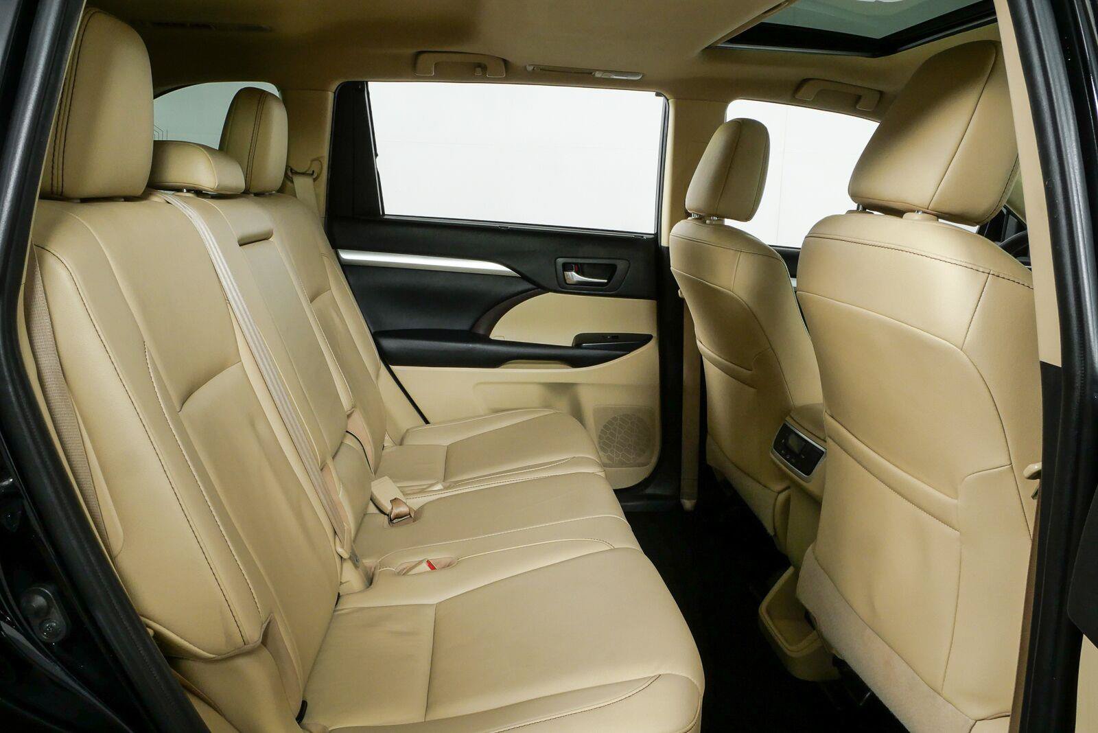Used 2019 Toyota Highlander XLE AWD/4WD image 21