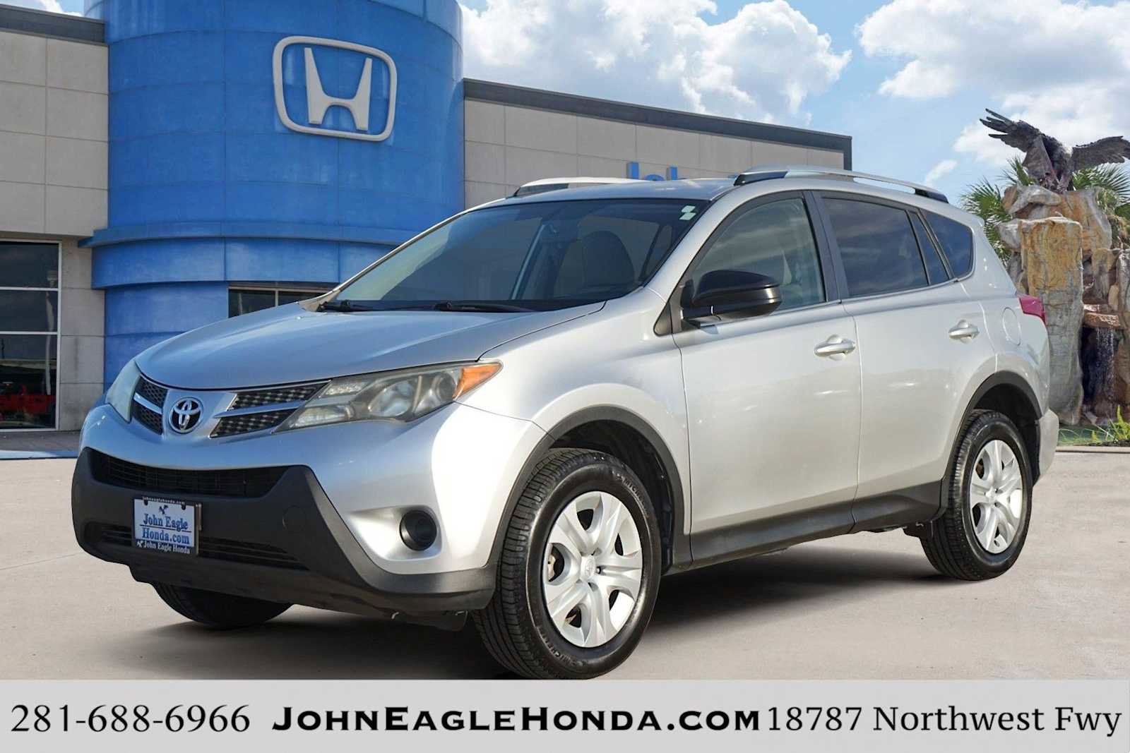 Used 2015 Toyota RAV4 LE image 1