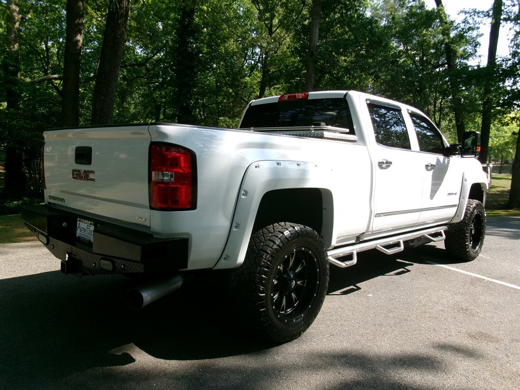 Used 2018 GMC Sierra 2500 SLT w/ Duramax Plus Package AWD/4WD image 5
