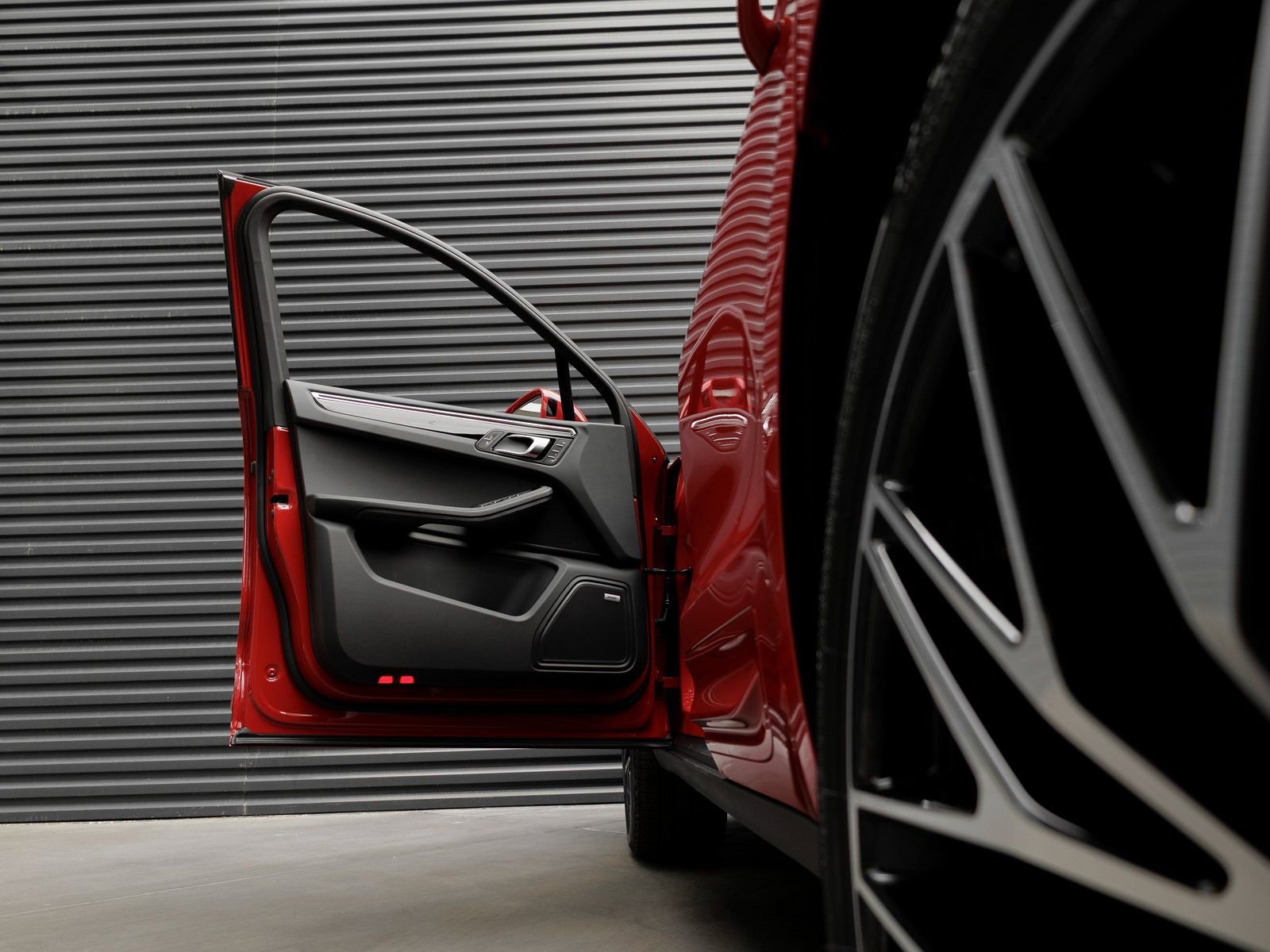 New 2025 Porsche Macan AWD/4WD image 9