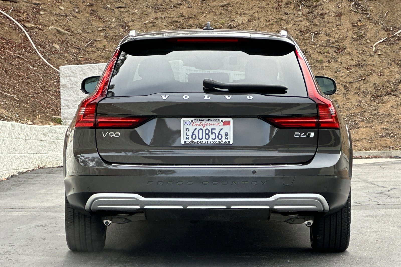 Used 2025 Volvo V90 B6 Cross Country Plus w/ Protection Package Premier AWD/4WD image 5