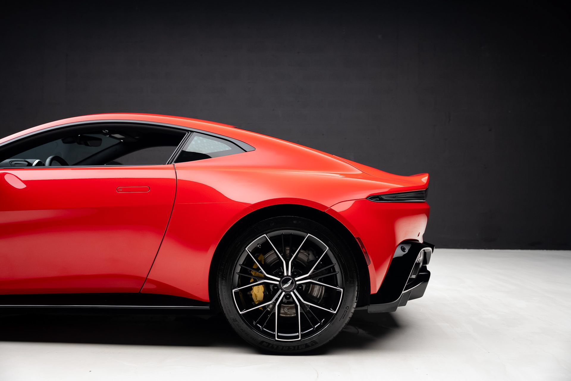 Used 2023 Aston Martin V8 Vantage Coupe RWD image 20