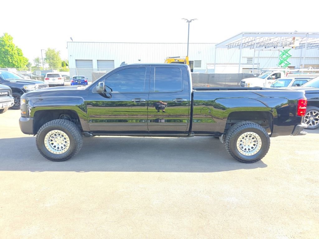 Used 2019 Chevrolet Silverado 1500 LT AWD/4WD image 2
