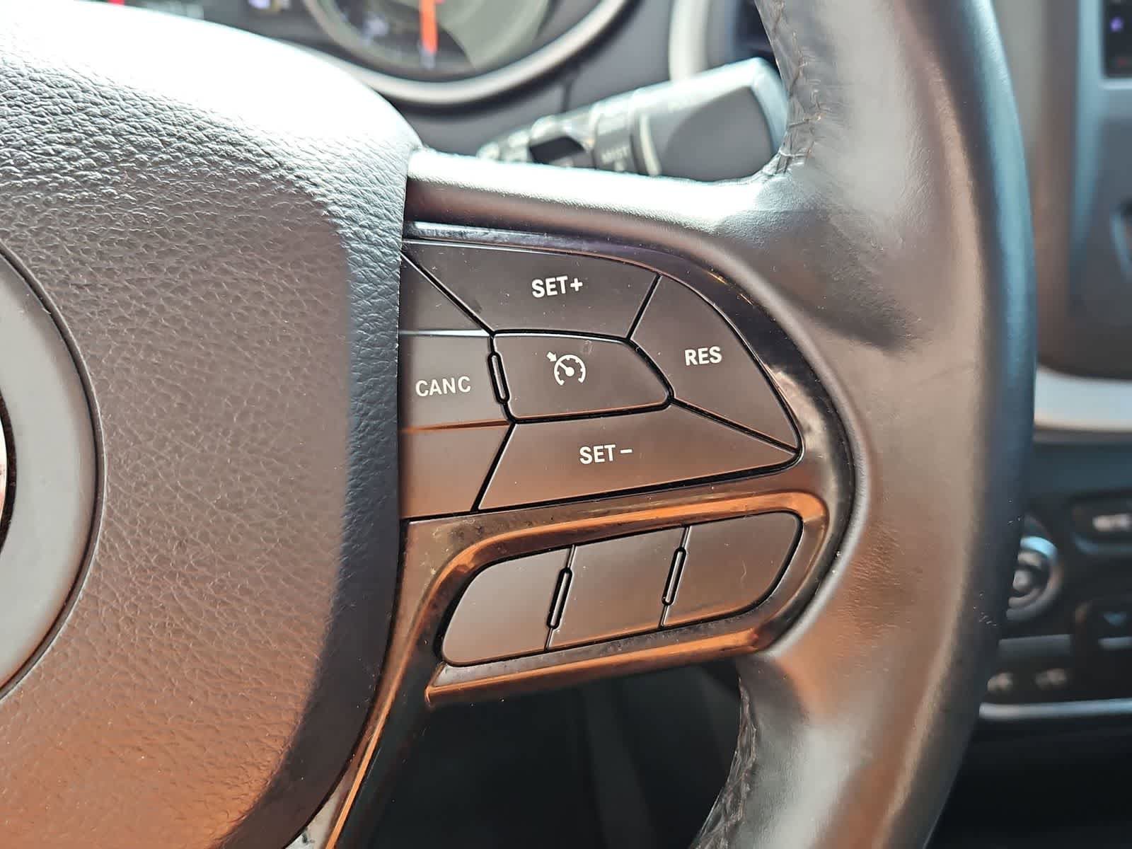 Used 2019 Jeep Cherokee Latitude Plus AWD/4WD image 24