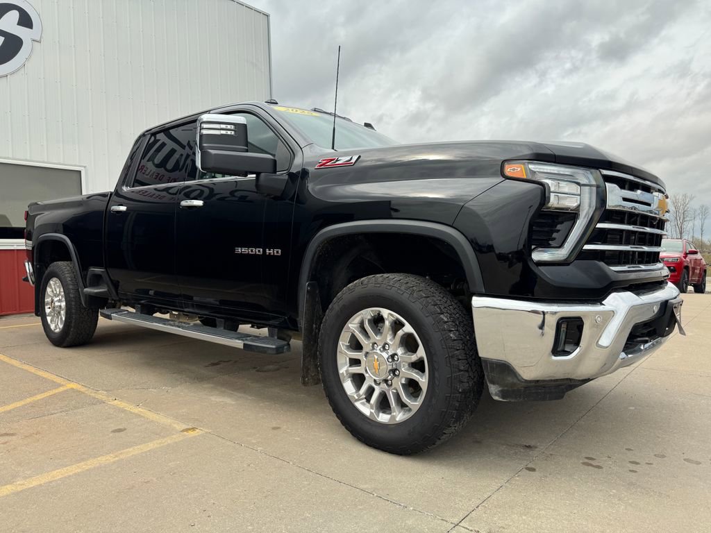 Used 2025 Chevrolet Silverado 3500 LTZ w/ LTZ Premium Package image 3