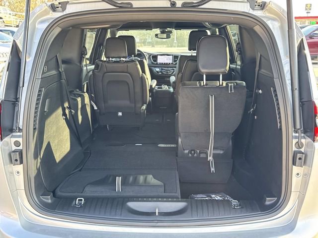 New 2026 Chrysler Pacifica Select image 10