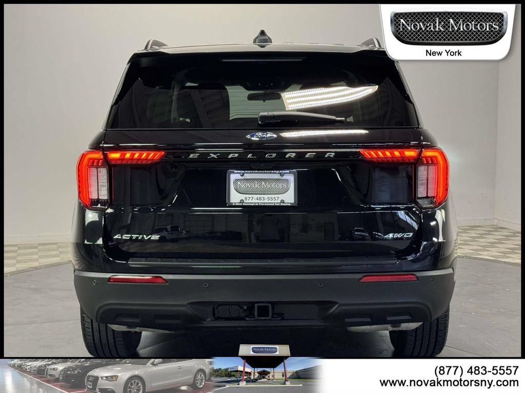 Used 2025 Ford Explorer Active AWD/4WD image 7