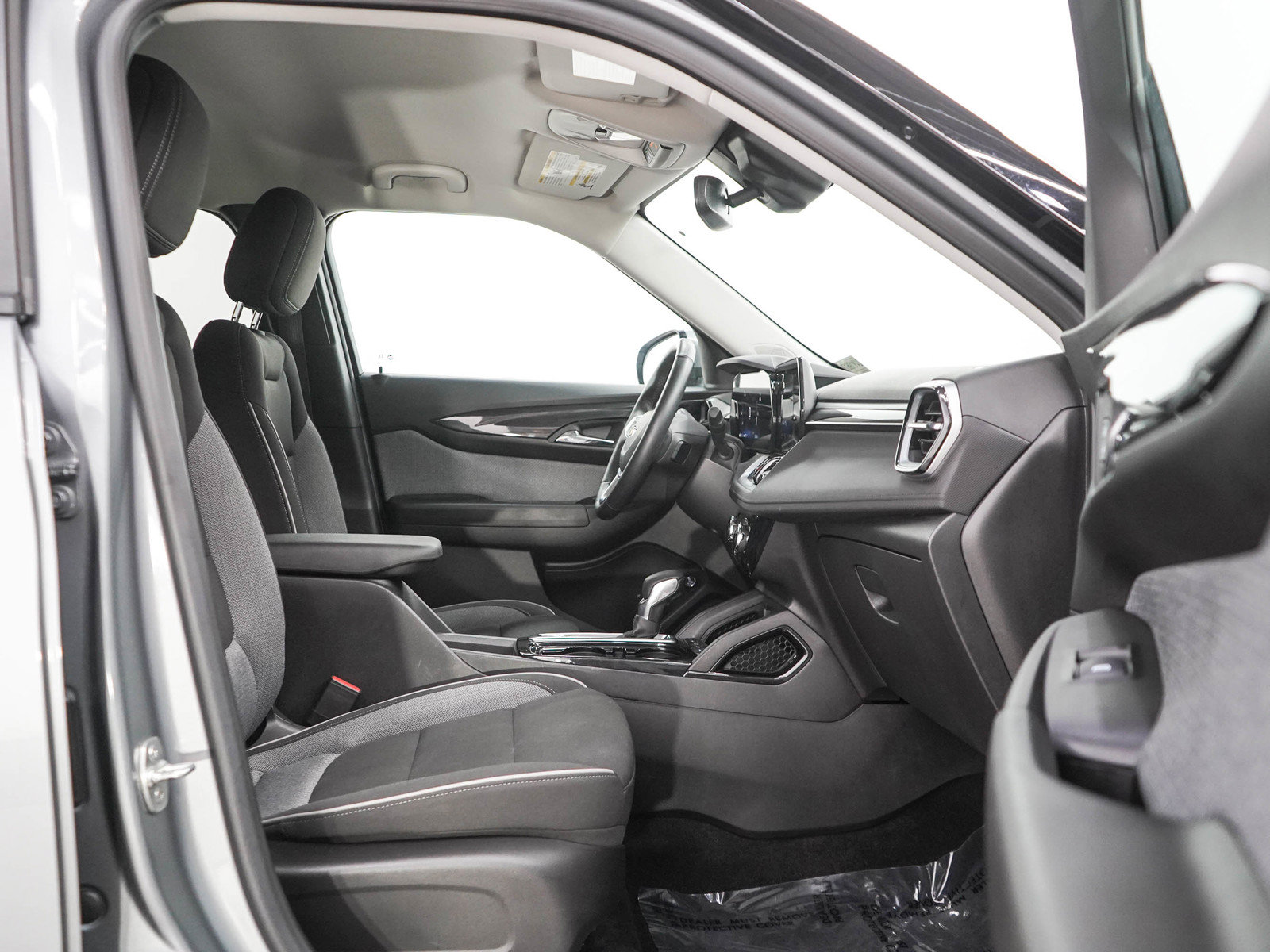 Used 2024 Chevrolet TrailBlazer LT w/ Convenience Package AWD/4WD image 12