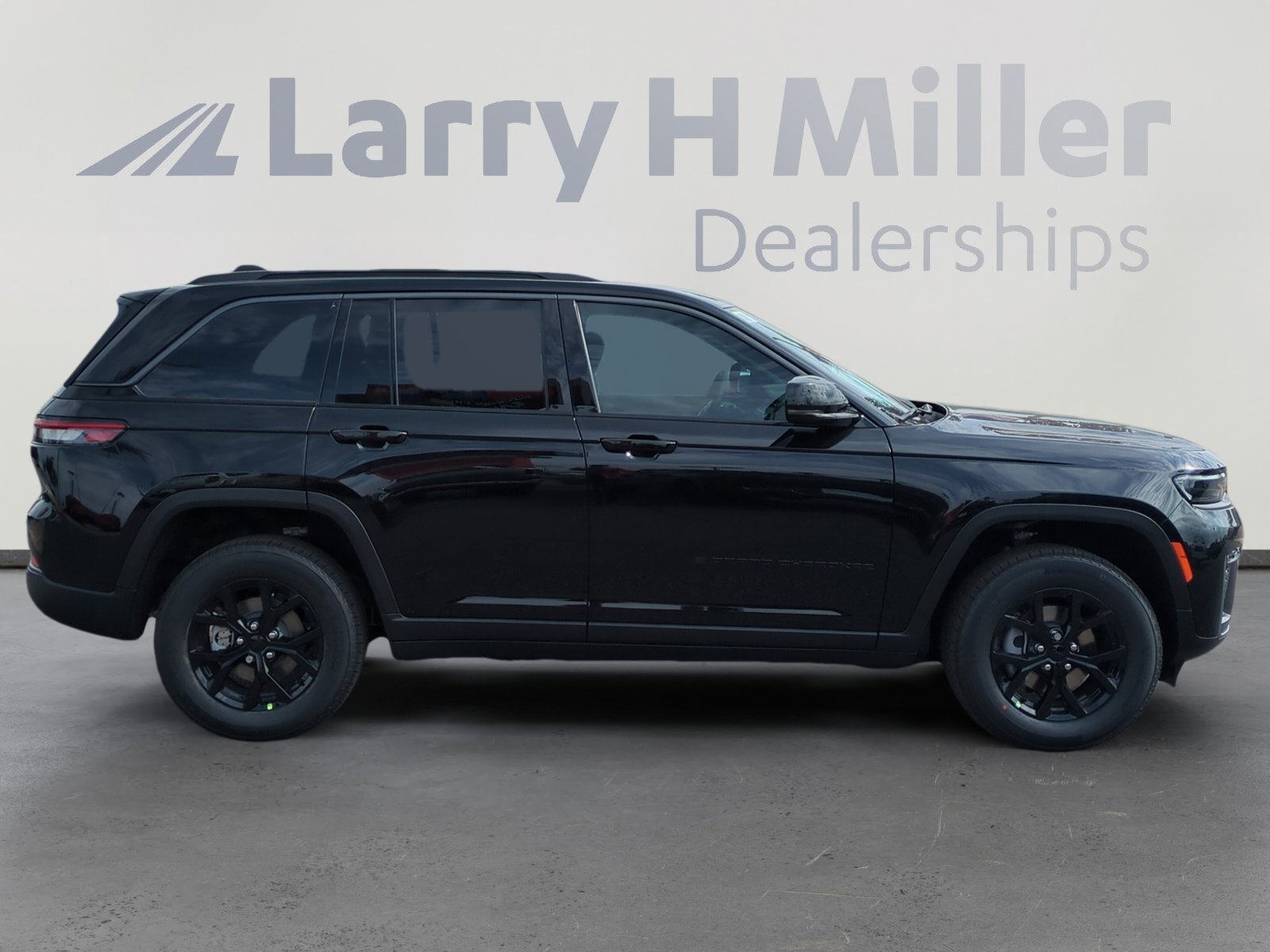 New 2026 Jeep Grand Cherokee Altitude AWD/4WD image 6