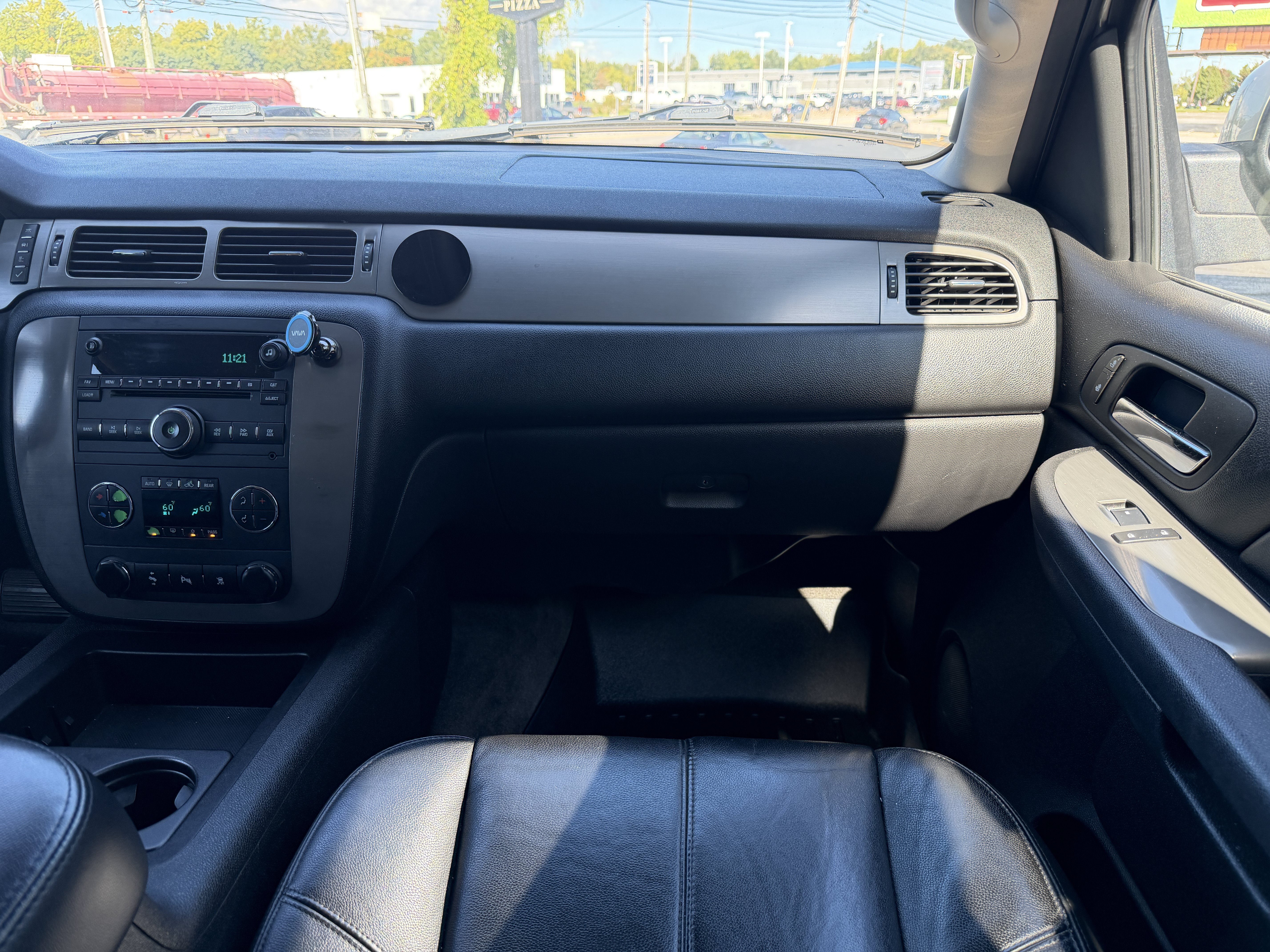 Used 2009 Chevrolet Suburban LT w/ Luxury Package AWD/4WD image 22