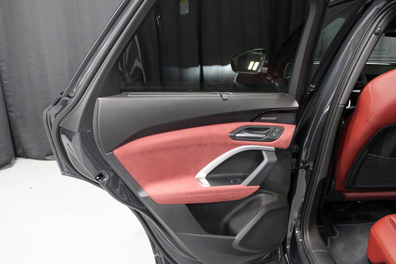 Used 2025 Audi SQ5 Prestige image 24