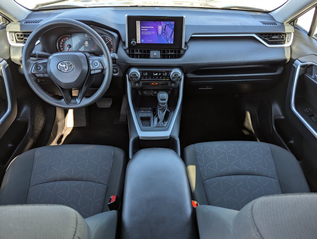 Used 2025 Toyota RAV4 XLE FWD image 15