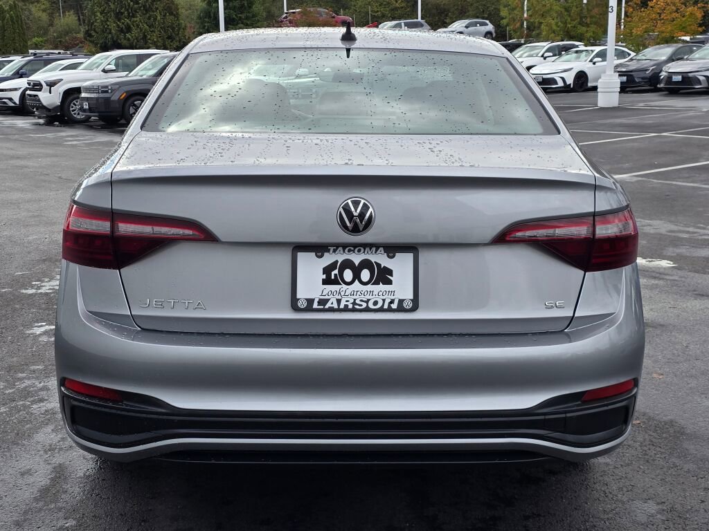 Used 2024 Volkswagen Jetta SE image 5