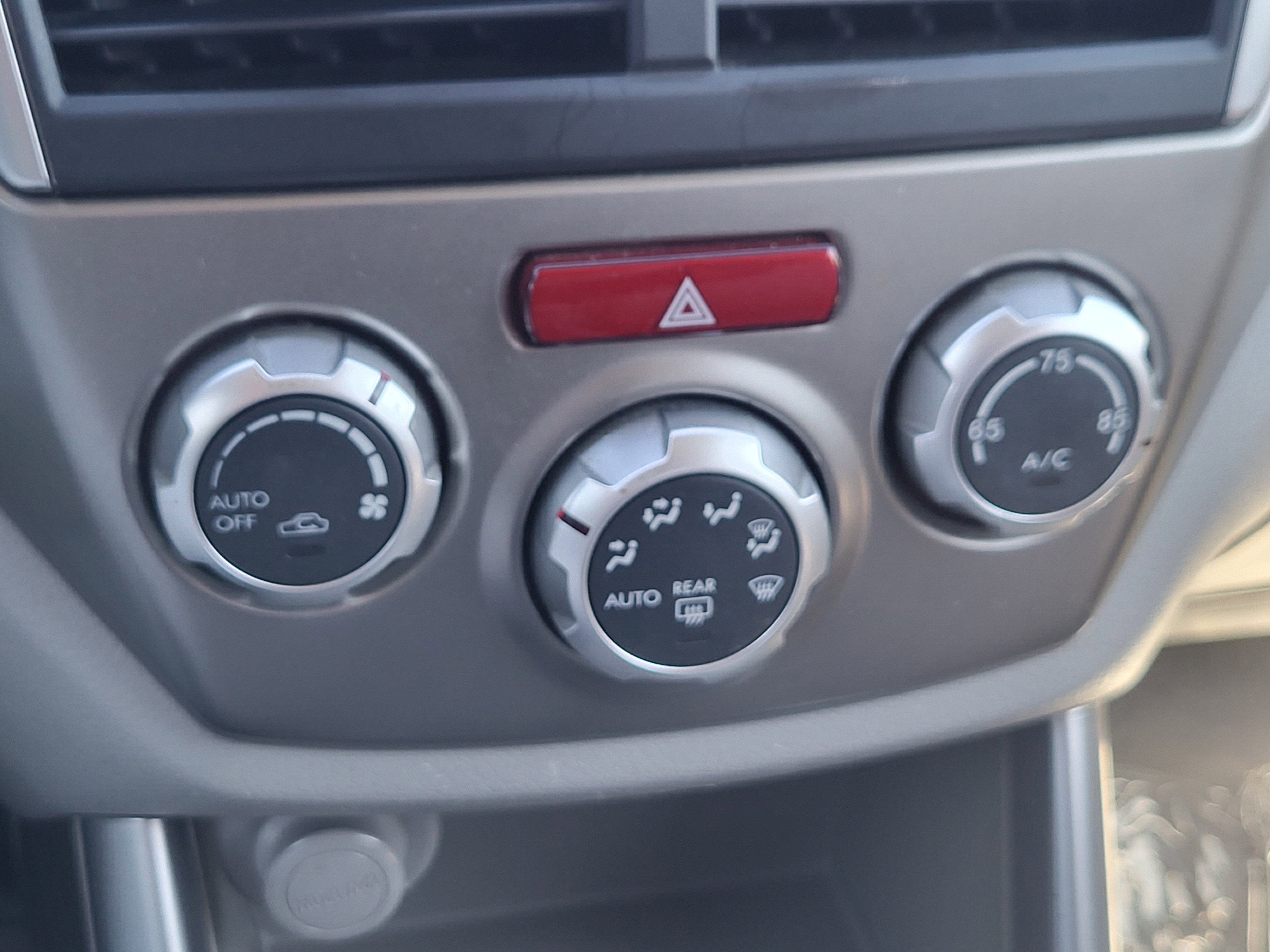 Used 2010 Subaru Forester 2.5X Limited w/ Popular Equipment Group 4B image 18