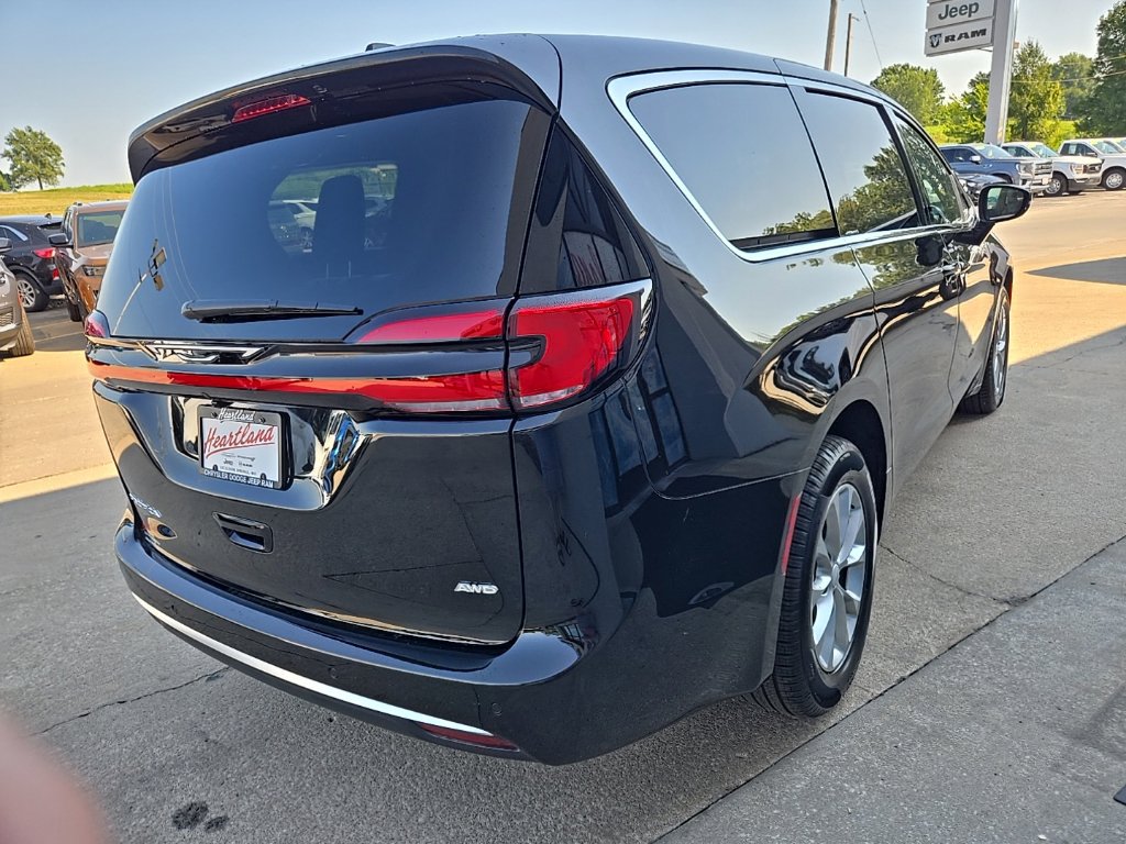New 2027 Chrysler Pacifica Select w/ Family Tech Group AWD/4WD image 13