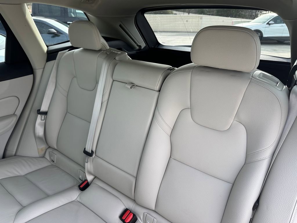 Used 2023 Volvo XC60 T8 Plus image 28