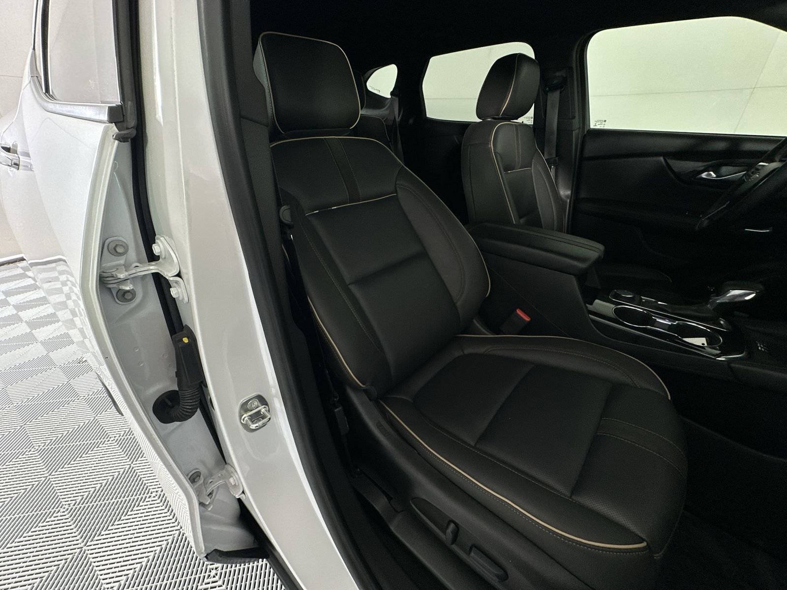 Used 2023 Chevrolet Blazer Premier FWD image 26