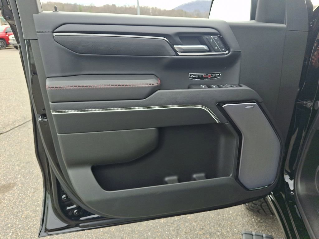 Used 2025 GMC Sierra 1500 AT4X image 12