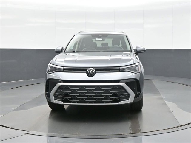 New 2026 Volkswagen Taos SE image 2