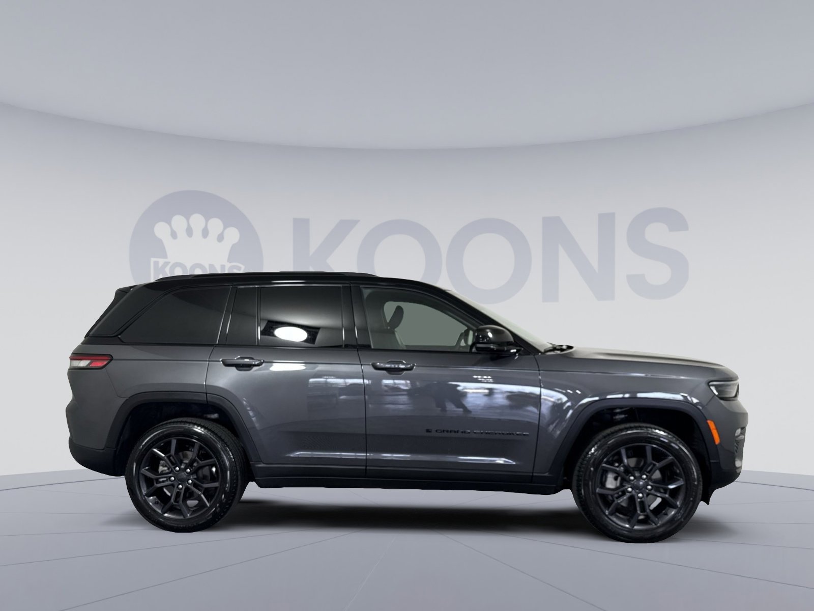 Used 2025 Jeep Grand Cherokee Limited w/ Trailer Tow Package AWD/4WD image 8