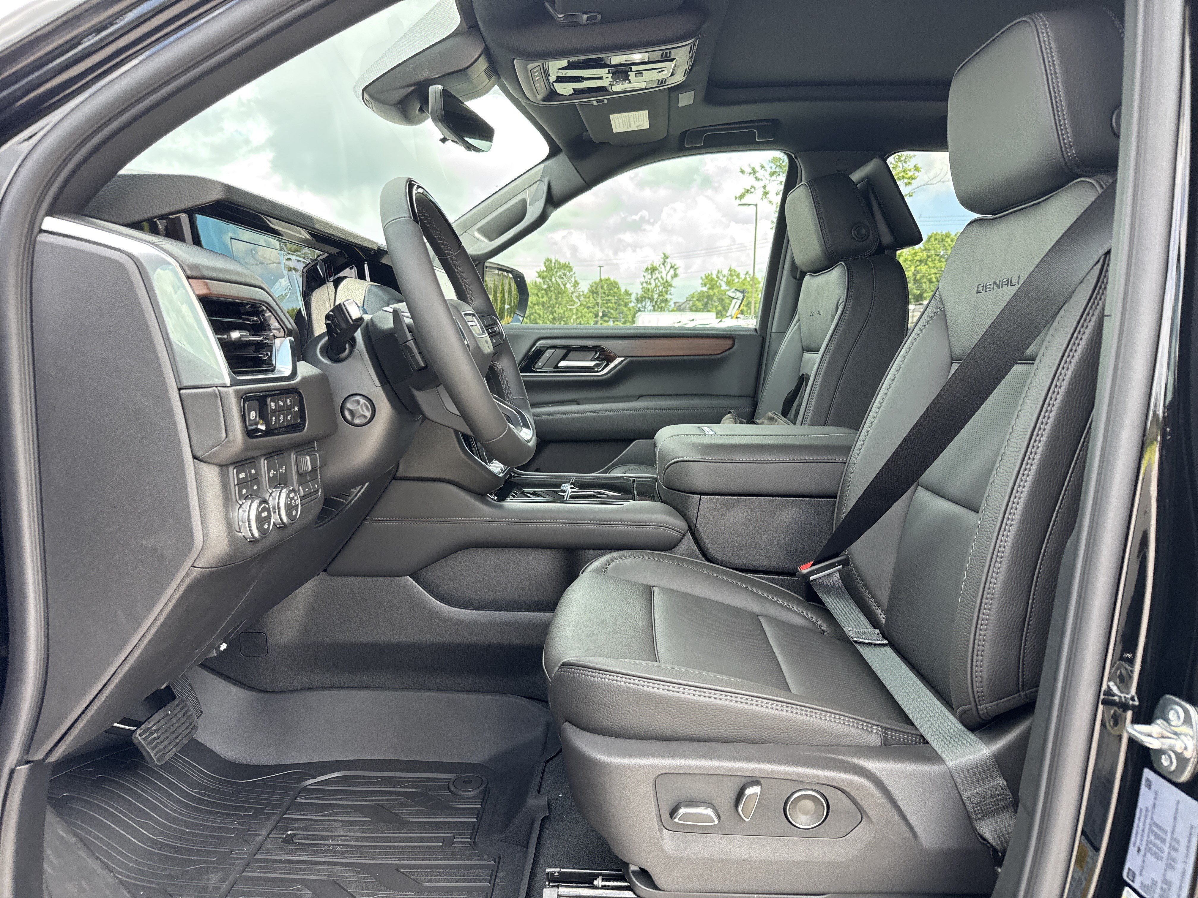 New 2026 GMC Yukon XL Denali w/ Denali Reserve Package AWD/4WD image 16