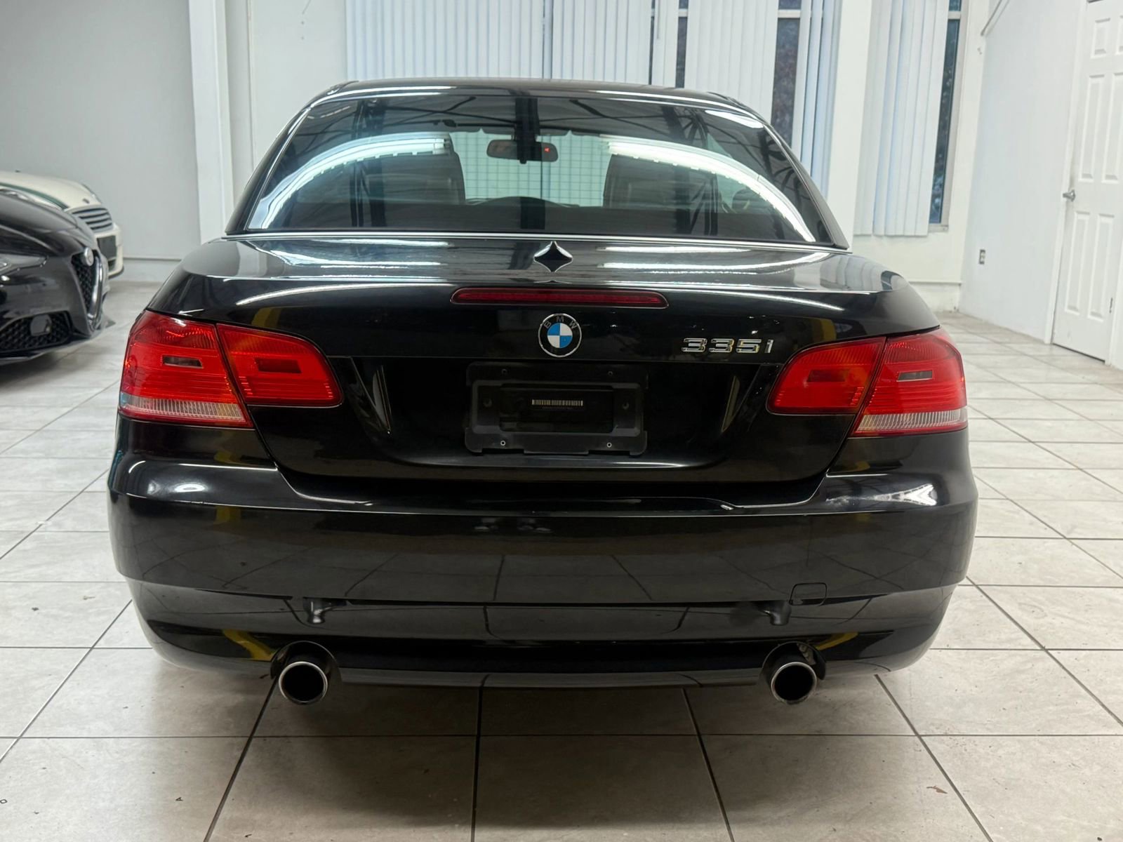 Used 2010 BMW 335i Convertible image 8