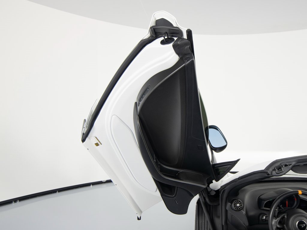 Used 2016 McLaren 675LT Spider image 11