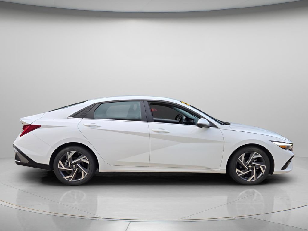 Used 2024 Hyundai Elantra Limited FWD image 8