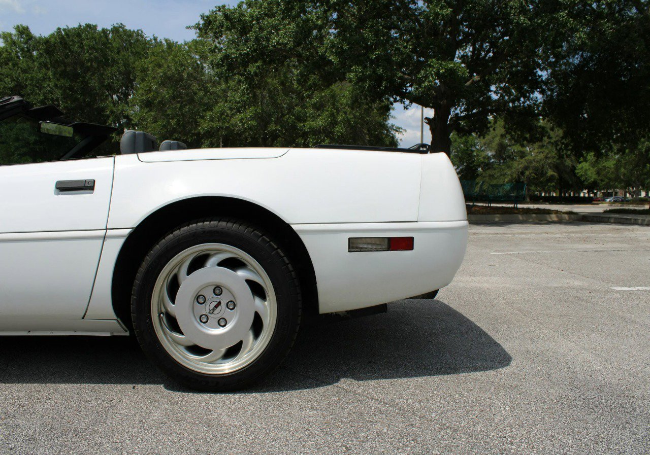 Used 1991 Chevrolet Corvette Convertible image 19