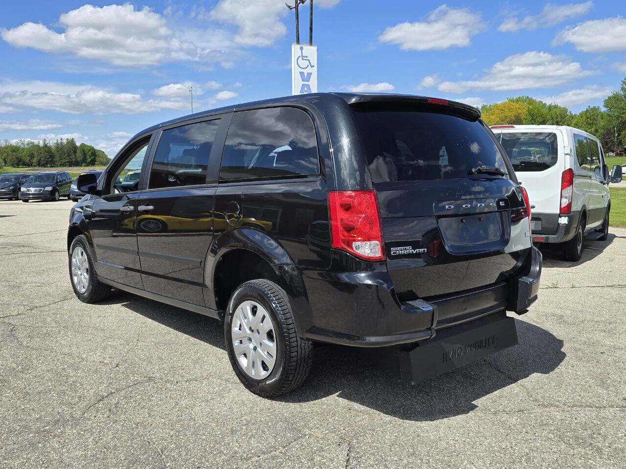 Used 2015 Dodge Grand Caravan American Value Package w/ UConnect Hands-Free Group image 5