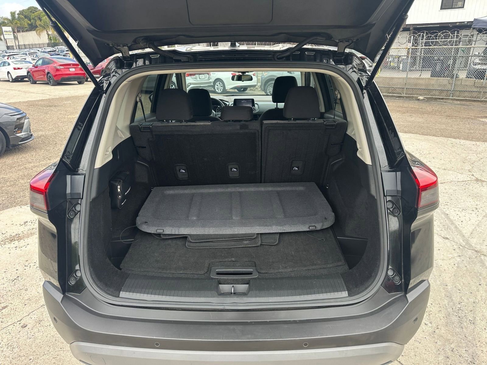 Used 2023 Nissan Rogue SV image 31