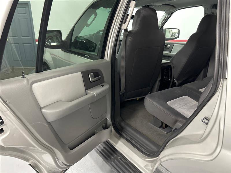 Used 2003 Ford Expedition XLT image 11