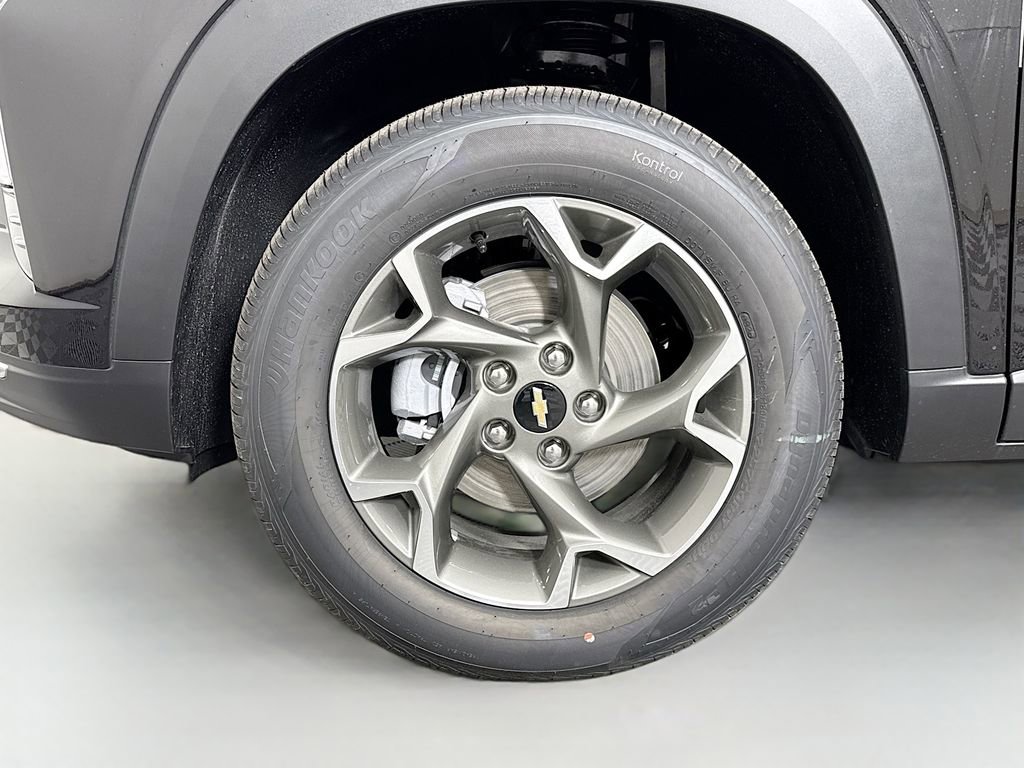 New 2026 Chevrolet Trax LT w/ Driver Confidence Package FWD image 28