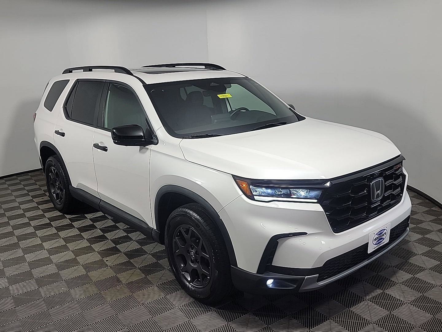 Certified 2023 Honda Pilot TrailSport image 2
