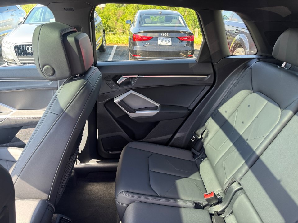 Certified 2025 Audi Q3 2.0T Premium w/ Convenience Package AWD/4WD image 29