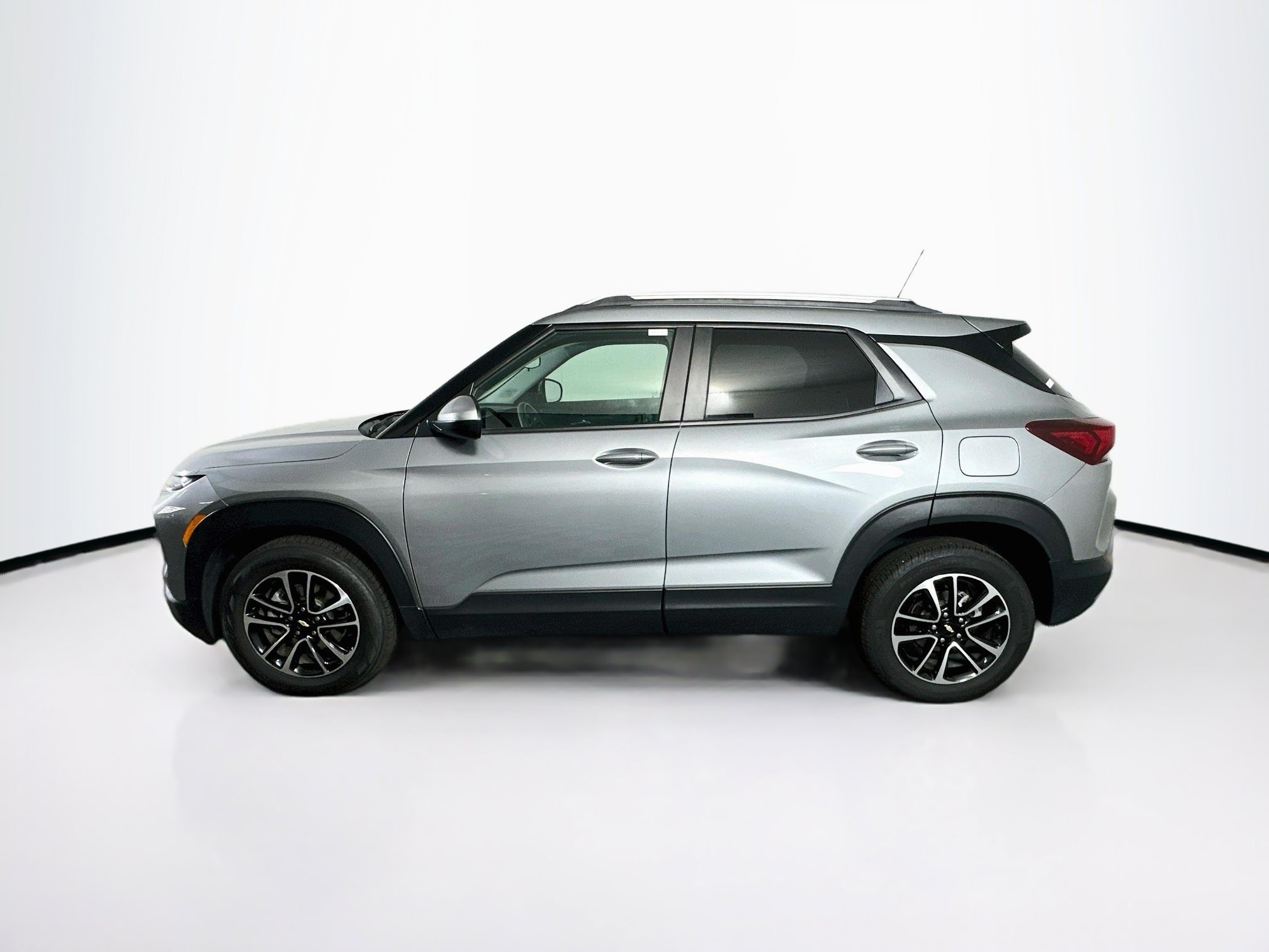 Used 2025 Chevrolet TrailBlazer LT FWD image 4