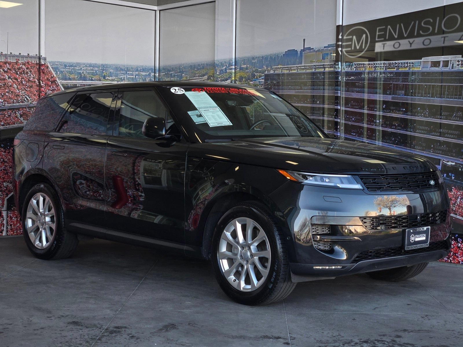 Used 2025 Land Rover Range Rover Sport SE AWD/4WD image 1