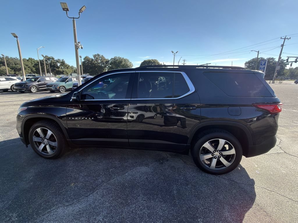 Used 2021 Chevrolet Traverse LT w/ LT Premium Package FWD image 8